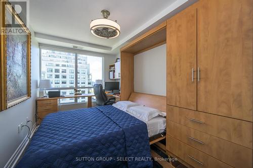 810 - 240 Villagewalk Boulevard, London, ON - Indoor Photo Showing Bedroom