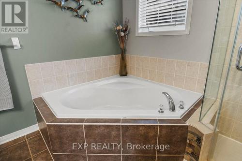 106 Port Of Newcastle Drive, Clarington (Newcastle), ON - Indoor Photo Showing Bathroom