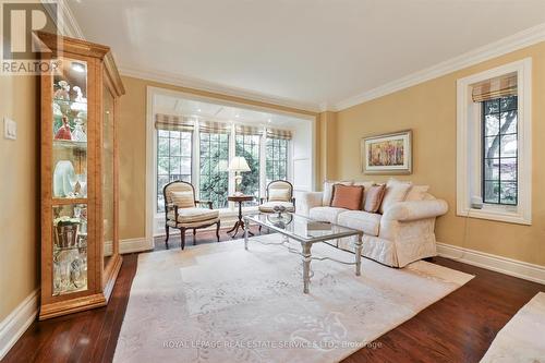 17 Kingsborough Crescent, Toronto (Willowridge-Martingrove-Richview), ON - Indoor Photo Showing Living Room