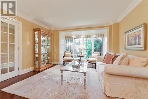 17 Kingsborough Crescent, Toronto (Willowridge-Martingrove-Richview), ON - Indoor Photo Showing Living Room