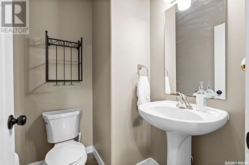 214 Wyant Lane, Saskatoon, SK - Indoor Photo Showing Bathroom