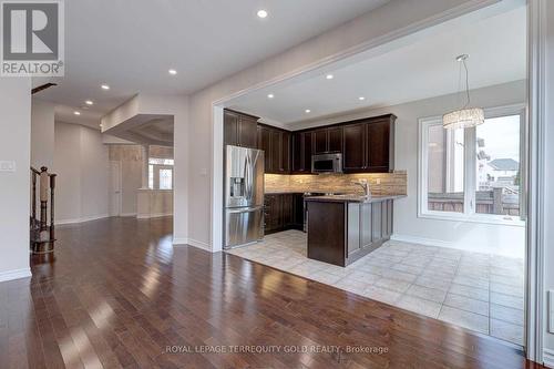 2463 Millstone Drive, Oakville (West Oak Trails), ON - Indoor Photo Showing Kitchen With Upgraded Kitchen