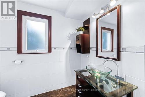 164 Caines Avenue, Toronto (Newtonbrook West), ON - Indoor Photo Showing Bathroom