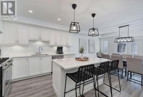 524 Bellflower Court, Milton, ON - Indoor Photo Showing Kitchen With Stainless Steel Kitchen With Upgraded Kitchen