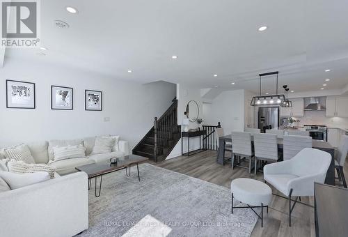 524 Bellflower Court, Milton, ON - Indoor Photo Showing Living Room