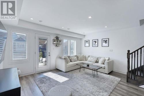 524 Bellflower Court, Milton, ON - Indoor Photo Showing Living Room