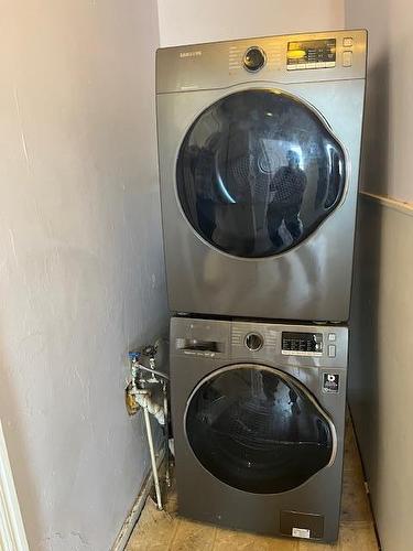 1027 Louise Avenue, Brandon, MB - Indoor Photo Showing Laundry Room