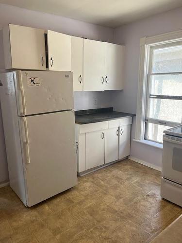 1027 Louise Avenue, Brandon, MB - Indoor Photo Showing Kitchen