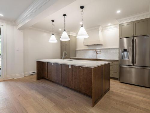 Kitchen - 5627 Av. De Canterbury, Montréal (Côte-Des-Neiges/Notre-Dame-De-Grâce), QC - Indoor Photo Showing Kitchen With Upgraded Kitchen