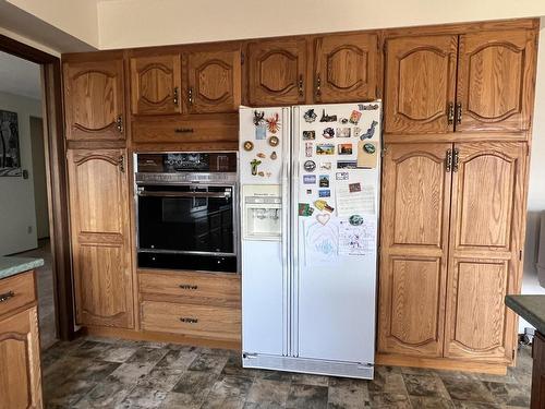 1826 Juniper Drive, Merritt, BC - Indoor Photo Showing Kitchen