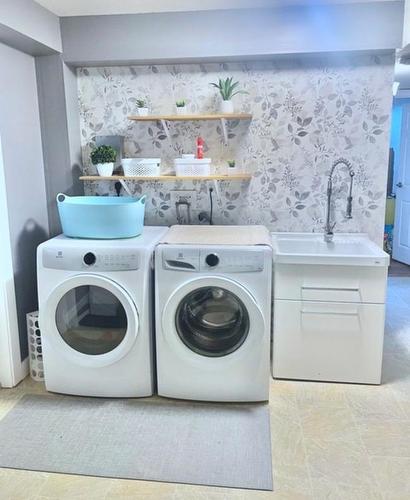 2759 Qu'Appelle Blvd, Kamloops, BC - Indoor Photo Showing Laundry Room