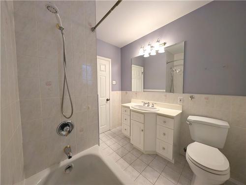 585 East 27Th Street, Hamilton, ON - Indoor Photo Showing Bathroom