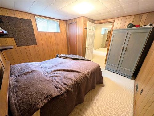 585 East 27Th Street, Hamilton, ON - Indoor Photo Showing Bedroom