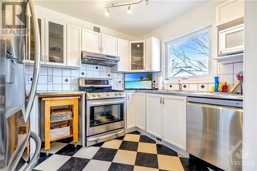 1208 Whiterock Street, Ottawa, ON - Indoor Photo Showing Kitchen With Stainless Steel Kitchen