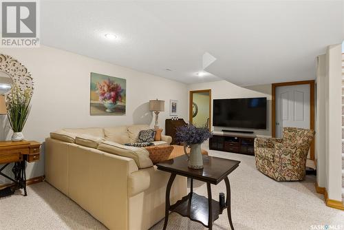 9244 Wascana Mews, Regina, SK - Indoor Photo Showing Living Room