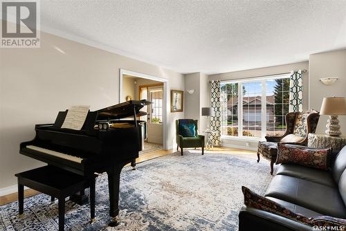 9244 Wascana Mews, Regina, SK - Indoor Photo Showing Living Room