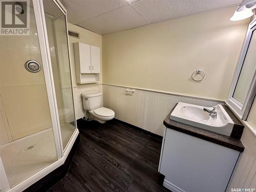 121 27Th Street W, Battleford, SK - Indoor Photo Showing Bathroom