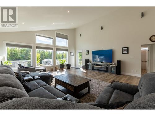 5005 Henrey Road, Prince George, BC - Indoor Photo Showing Kitchen With Upgraded Kitchen