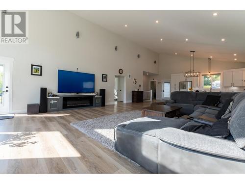 5005 Henrey Road, Prince George, BC - Indoor Photo Showing Living Room