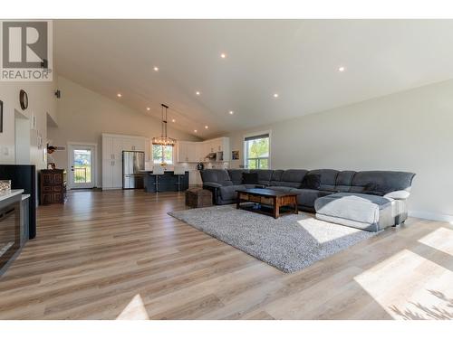 5005 Henrey Road, Prince George, BC - Indoor Photo Showing Living Room