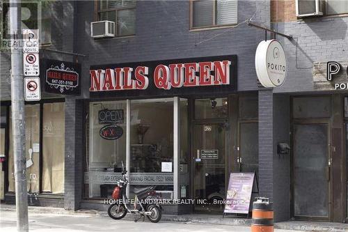 422 Queen Street W, Toronto, ON 