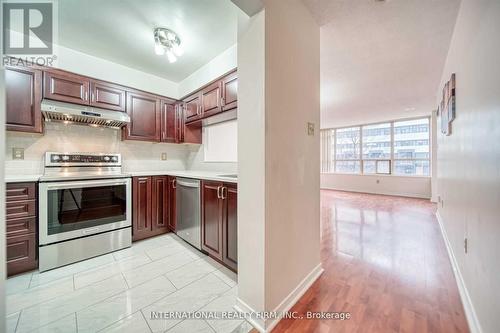 206 - 400 Webb Drive, Mississauga, ON - Indoor Photo Showing Kitchen