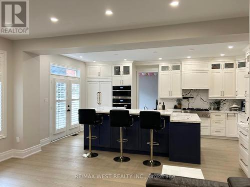 4820 Fulwell Road, Mississauga (Churchill Meadows), ON - Indoor Photo Showing Kitchen With Upgraded Kitchen