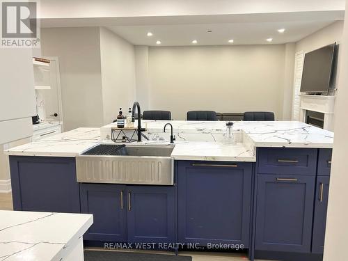 4820 Fulwell Road, Mississauga (Churchill Meadows), ON - Indoor Photo Showing Kitchen