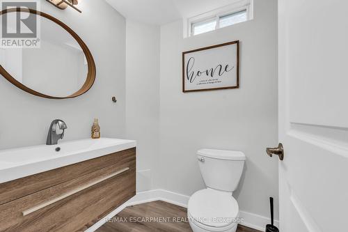 8 Saybrook Gardens, Hamilton, ON - Indoor Photo Showing Bathroom