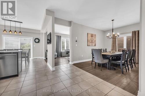 8 Saybrook Gardens, Hamilton, ON - Indoor Photo Showing Dining Room