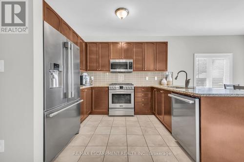 8 Saybrook Gardens, Hamilton (Stoney Creek), ON - Indoor Photo Showing Kitchen With Stainless Steel Kitchen