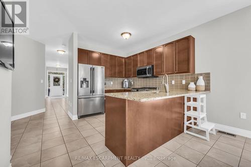 8 Saybrook Gardens, Hamilton (Stoney Creek), ON - Indoor Photo Showing Kitchen With Stainless Steel Kitchen