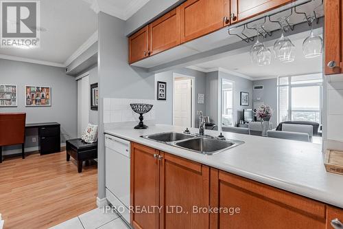 1224 - 18 Mondeo Drive, Toronto (Dorset Park), ON - Indoor Photo Showing Kitchen With Double Sink