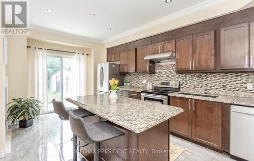 58 Havelock Gate, Markham, ON - Indoor Photo Showing Kitchen With Double Sink With Upgraded Kitchen