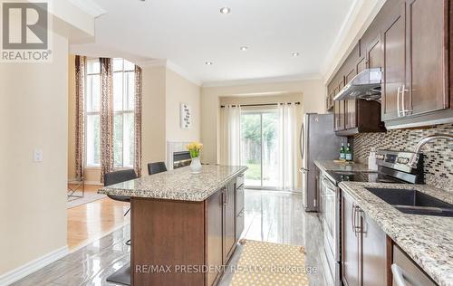 58 Havelock Gate, Markham, ON - Indoor Photo Showing Kitchen With Double Sink With Upgraded Kitchen