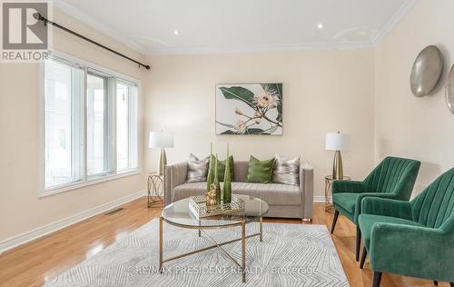 58 Havelock Gate, Markham, ON - Indoor Photo Showing Living Room