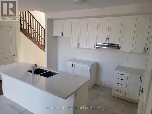 4 Bayberry Drive, Adjala-Tosorontio (Colgan), ON - Indoor Photo Showing Kitchen With Double Sink