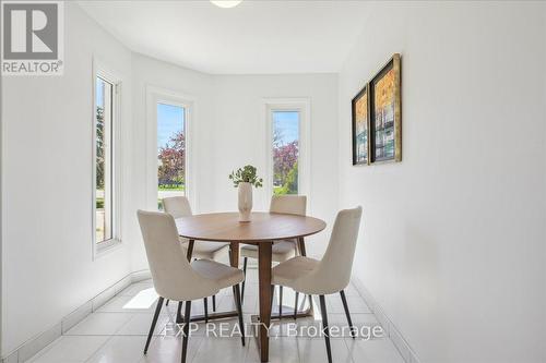 30 - 365 Tailfeather Crescent, Mississauga, ON - Indoor Photo Showing Dining Room