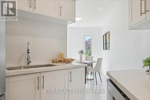 30 - 365 Tailfeather Crescent, Mississauga, ON - Indoor Photo Showing Kitchen