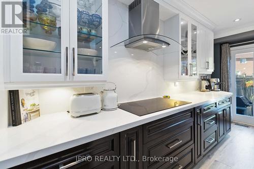 2097 Redstone Crescent, Oakville, ON - Indoor Photo Showing Kitchen