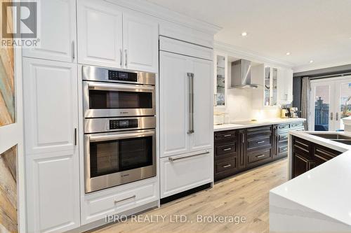 2097 Redstone Crescent, Oakville (West Oak Trails), ON - Indoor Photo Showing Kitchen With Double Sink With Upgraded Kitchen