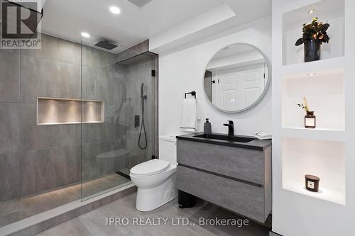 2097 Redstone Crescent, Oakville, ON - Indoor Photo Showing Bathroom