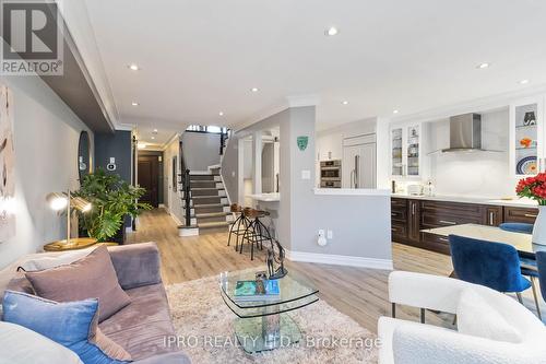 2097 Redstone Crescent, Oakville (West Oak Trails), ON - Indoor Photo Showing Living Room