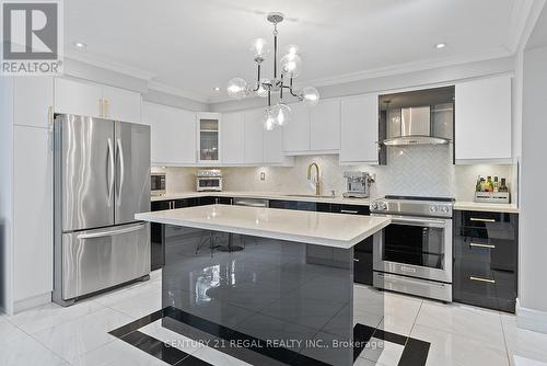 3358 Tallmast Crescent, Mississauga (Erin Mills), ON - Indoor Photo Showing Kitchen With Upgraded Kitchen