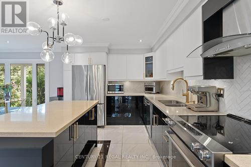 3358 Tallmast Crescent, Mississauga (Erin Mills), ON - Indoor Photo Showing Kitchen With Double Sink With Upgraded Kitchen