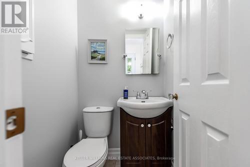 43 Kensington Avenue, Brantford, ON - Indoor Photo Showing Bathroom