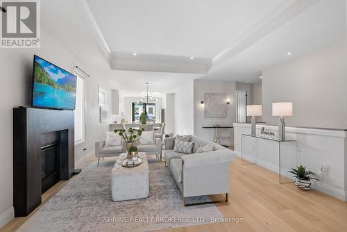 464 Sophia Crescent Road, London, ON - Indoor Photo Showing Living Room With Fireplace