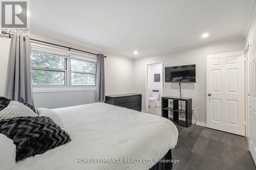 25 - 2825 Gananoque Drive, Mississauga, ON - Indoor Photo Showing Bedroom