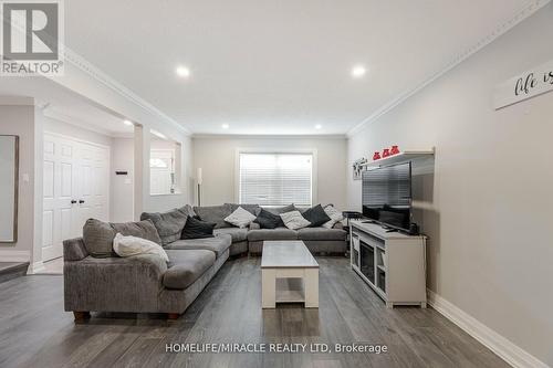 25 - 2825 Gananoque Drive, Mississauga, ON - Indoor Photo Showing Living Room