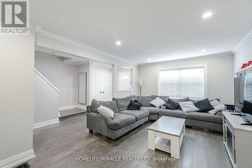 25 - 2825 Gananoque Drive, Mississauga (Meadowvale), ON - Indoor Photo Showing Living Room